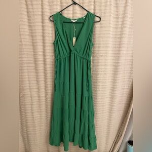 green v neck sleeveless midi dress